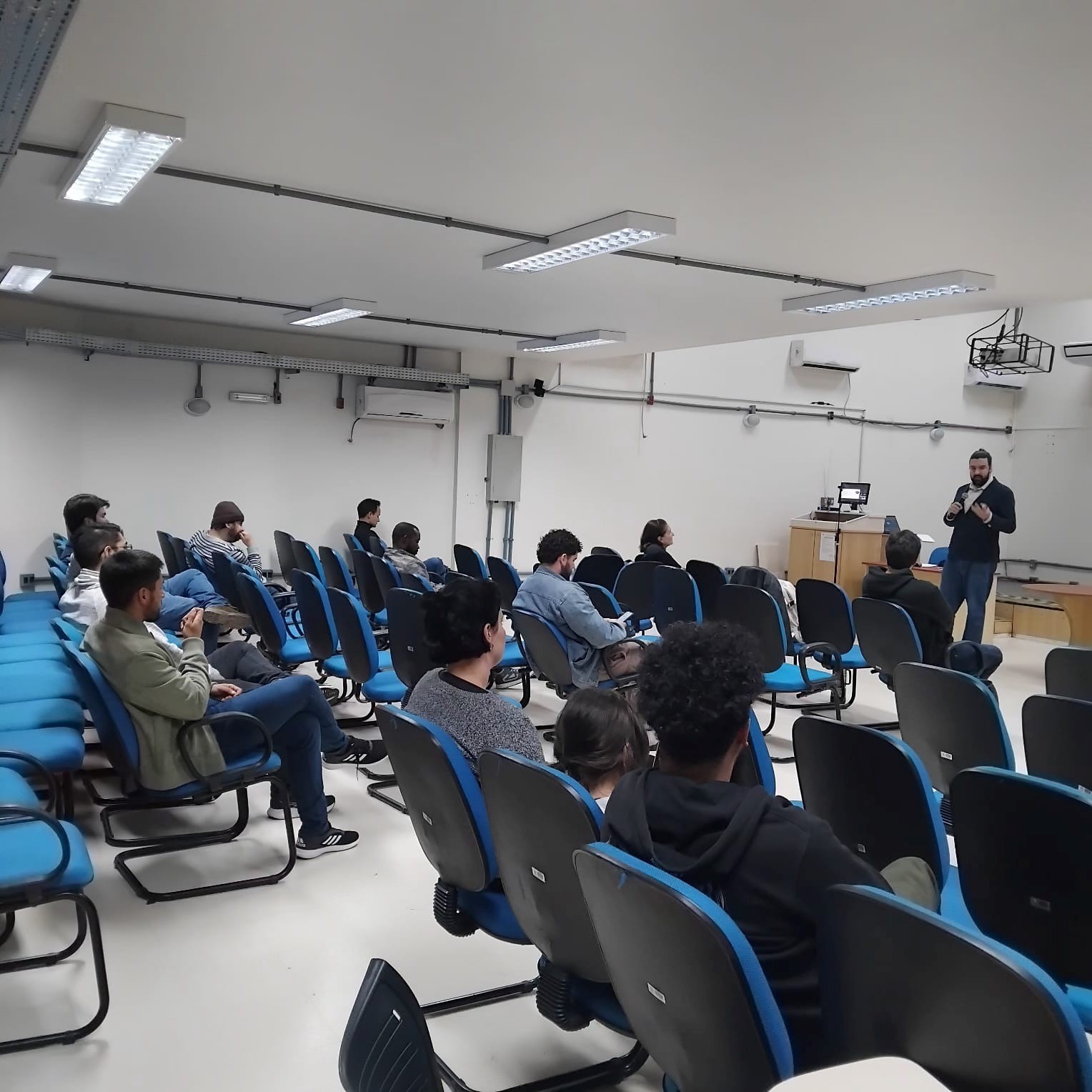 Reunião dos estudantes do PPGMC